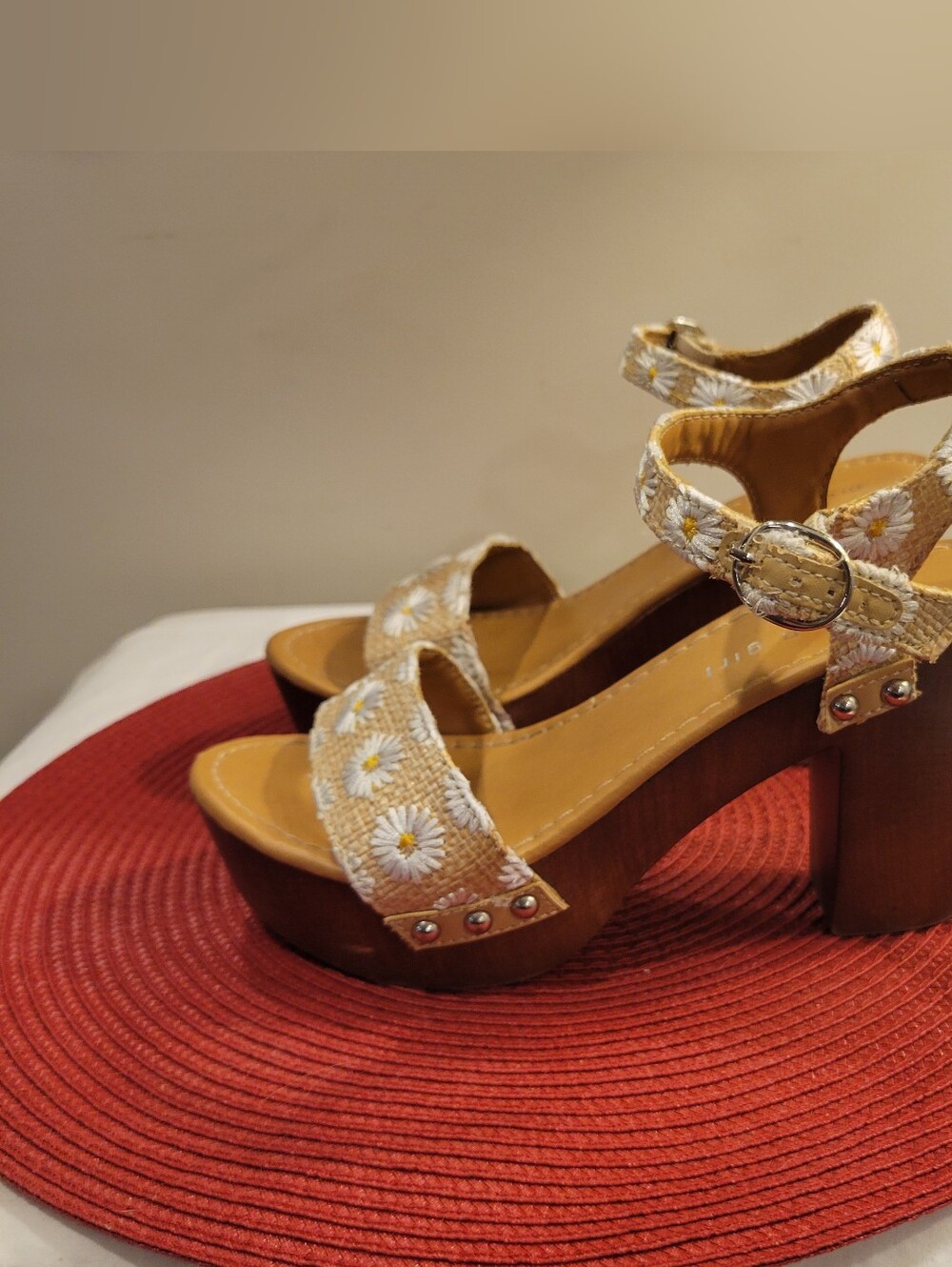 EUC~ MADDEN GIRL Floral Embroidered Platform Sandals - Picture 4 of 11
